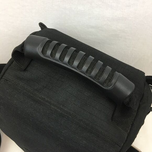 Promaster Black Insulated Zipper Adjustable Strap Camera Bag - Picture 11 of 11